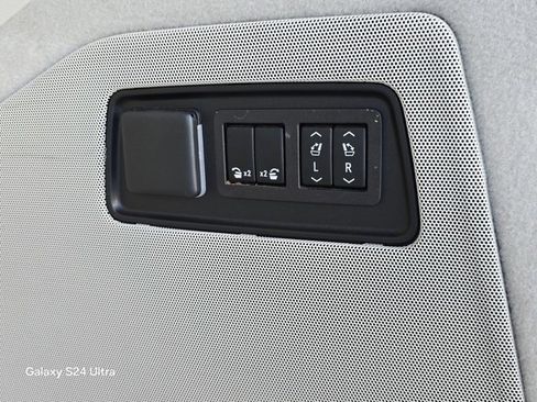 Used 2023 Cadillac Escalade Sport Platinum image 34