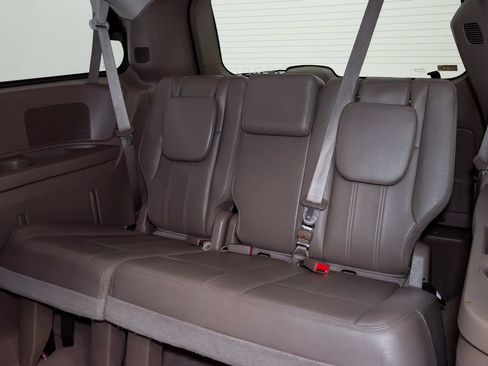Used 2014 Chrysler Town & Country Touring FWD image 19