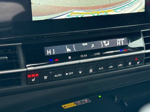 Used 2025 Toyota Sienna XSE w/ XSE Premium Package image 25