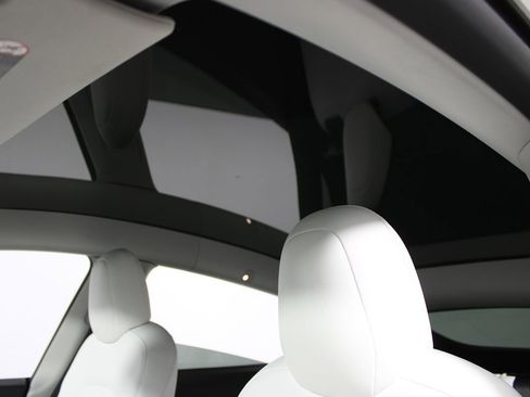 Used 2022 Tesla Model Y Performance AWD/4WD image 24