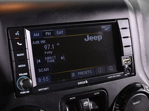 Used 2015 Jeep Wrangler Unlimited Sahara w/ Dual Top Group AWD/4WD image 18