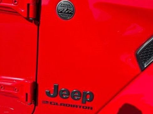 Used 2024 Jeep Gladiator Sport AWD/4WD image 3