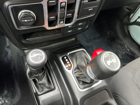 Used 2023 Jeep Wrangler Unlimited w/ Sun & Screen Package AWD/4WD image 23