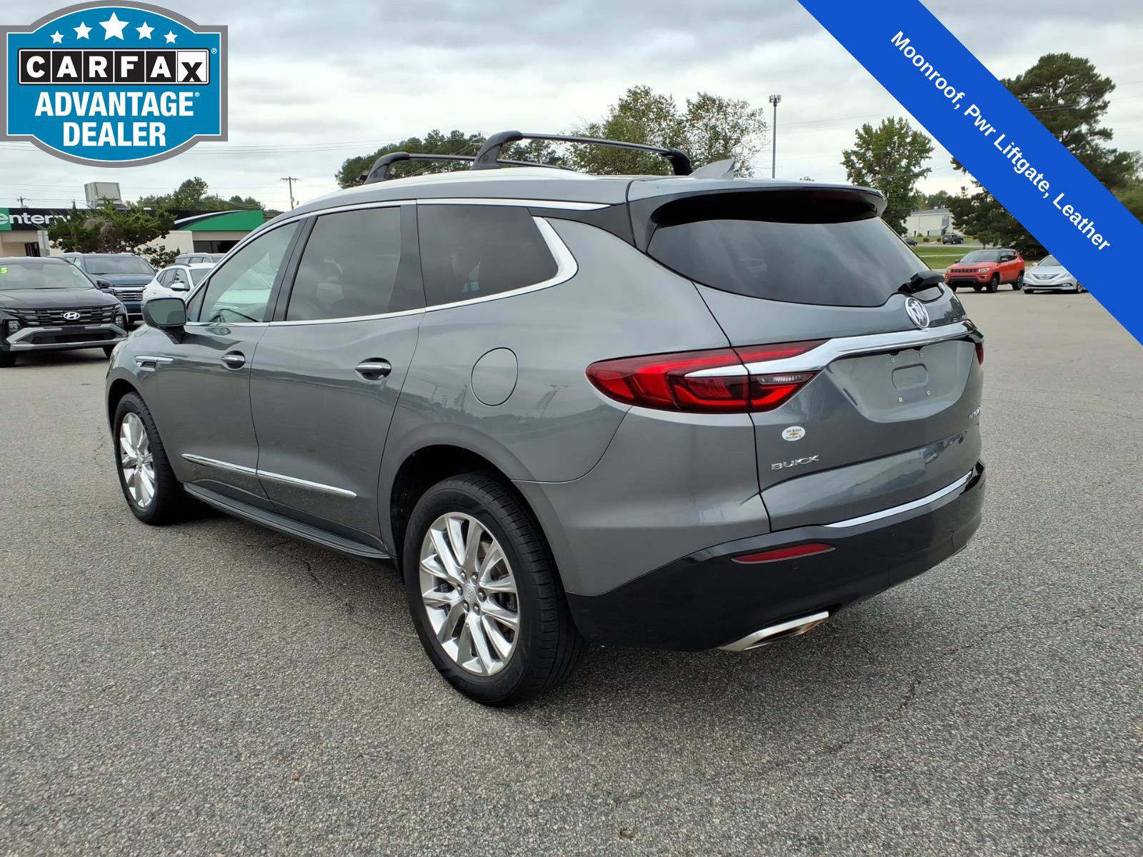 Used 2018 Buick Enclave Essence w/ LPO, Hit The Road Package AWD/4WD image 3