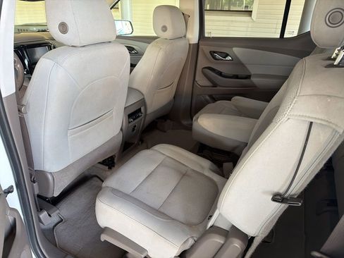 Used 2018 Chevrolet Traverse LT image 10
