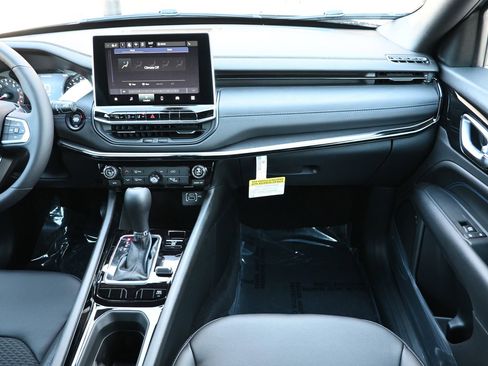 New 2026 Jeep Compass Latitude image 24