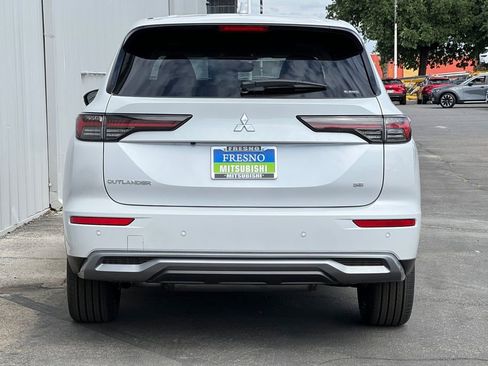 New 2026 Mitsubishi Outlander SE image 6