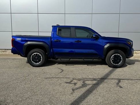 Certified 2024 Toyota Tacoma TRD Off-Road w/ TRD Off Road Premium Package AWD/4WD image 38