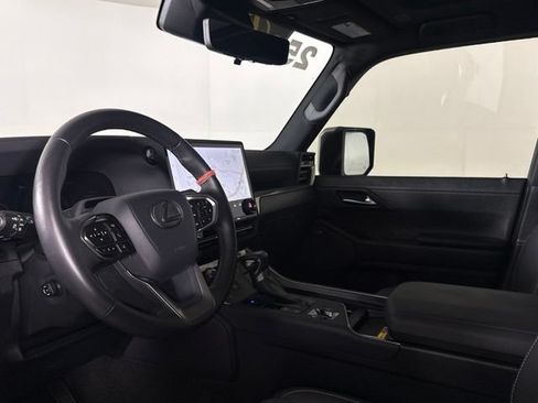 Used 2025 Lexus GX 550 w/ Accessory Package (2T) AWD/4WD image 4