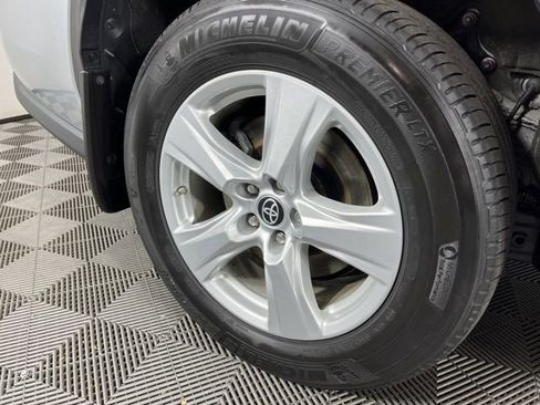Used 2023 Toyota Highlander L FWD image 16