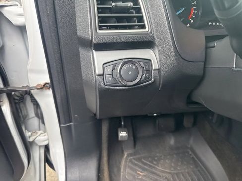 Used 2017 Ford Explorer XLT image 14