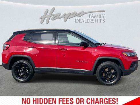 Used 2023 Jeep Compass Trailhawk w/ Trailer Tow Group AWD/4WD image 2