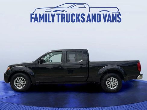 Used 2017 Nissan Frontier SV image 2