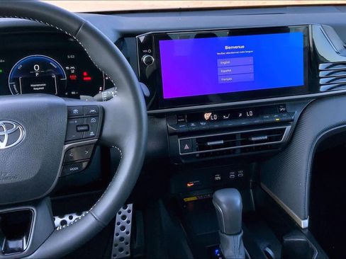 Used 2025 Toyota Camry SE w/ Multimedia Upgrade Package image 7