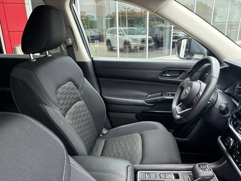 Used 2025 Nissan Pathfinder SV FWD image 10