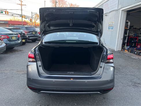 Used 2024 Nissan Versa SR image 16