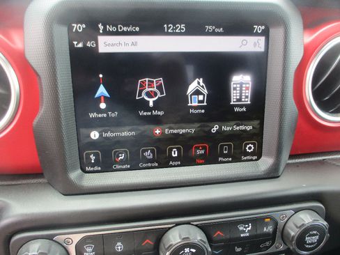 Used 2022 Jeep Gladiator Rubicon w/ Cold Weather Group AWD/4WD image 7