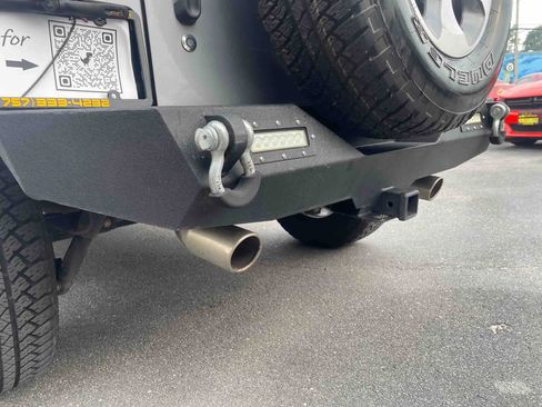 Used 2018 Jeep Wrangler Unlimited Sahara image 26