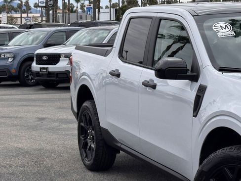 Used 2025 Ford Maverick XLT w/ Black Appearance Package image 5