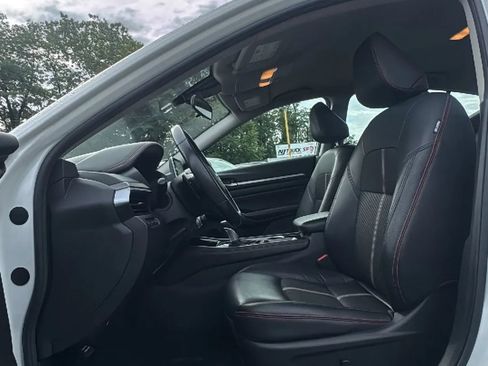 Used 2023 Nissan Altima 2.5 SR FWD image 11