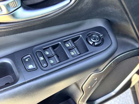 Used 2018 Jeep Renegade Limited w/ UConnect 8.4 Nav Group image 15