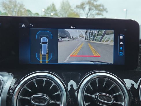 Certified 2025 Mercedes-Benz GLB 250 4MATIC image 25