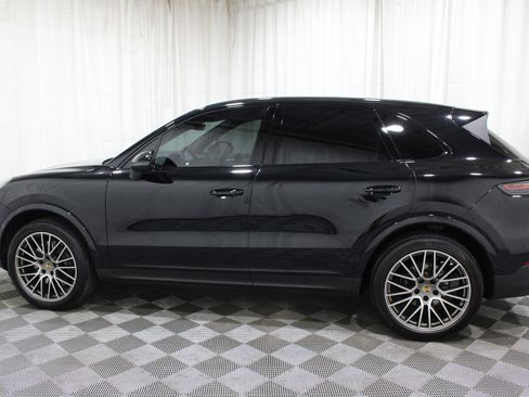 Used 2023 Porsche Cayenne Platinum Edition AWD/4WD image 33