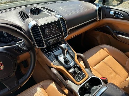 Used 2013 Porsche Cayenne image 18