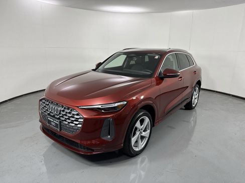 Used 2025 Audi Q5 Premium Plus w/ Premium Plus image 32