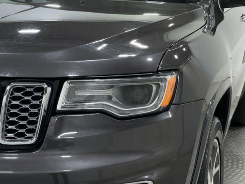 Used 2020 Jeep Grand Cherokee Overland AWD/4WD image 34