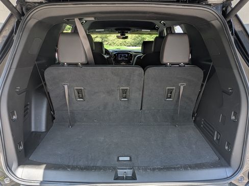 Used 2023 Chevrolet Traverse RS FWD image 19
