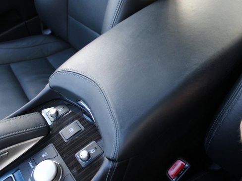 Used 2017 Lexus LS 460 image 40