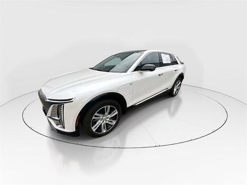 Used 2024 Cadillac Lyriq Tech w/ Driver Assist Package image 4