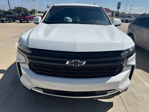 Used 2022 Chevrolet Suburban LT w/ Luxury Package RWD image 10