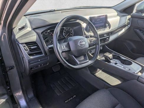 Used 2025 Nissan Rogue SV FWD image 9