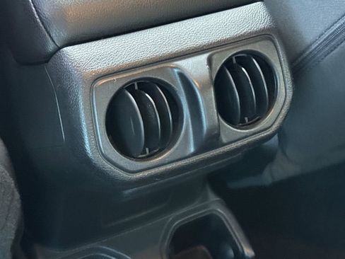 Used 2019 Jeep Wrangler Sport AWD/4WD image 16