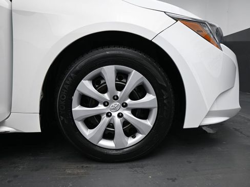 Used 2021 Toyota Corolla LE image 11