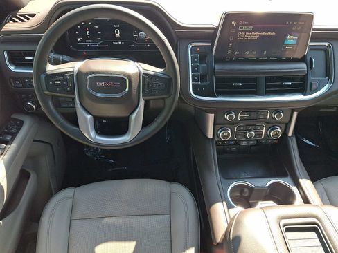 Used 2024 GMC Yukon SLT w/ SLT Luxury Package AWD/4WD image 15