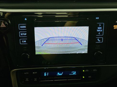 Used 2017 Toyota Corolla LE image 21