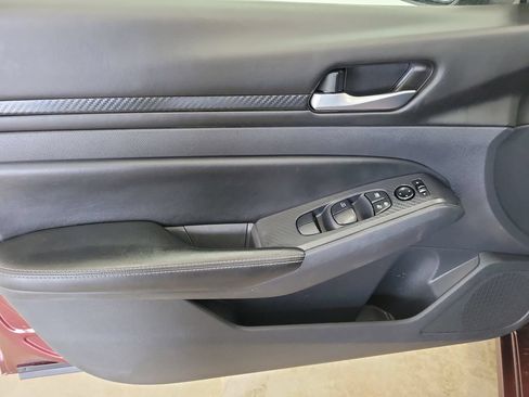 Used 2024 Nissan Altima 2.5 SV w/ SV Premium Package FWD image 21