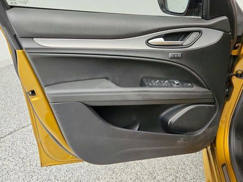 Used 2023 Alfa Romeo Stelvio Veloce image 11