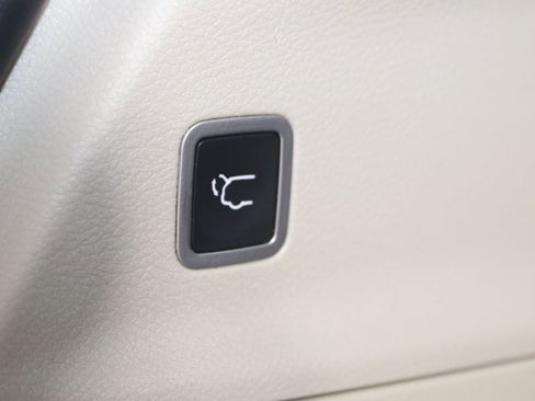 Used 2017 Chrysler Pacifica Touring-L image 50