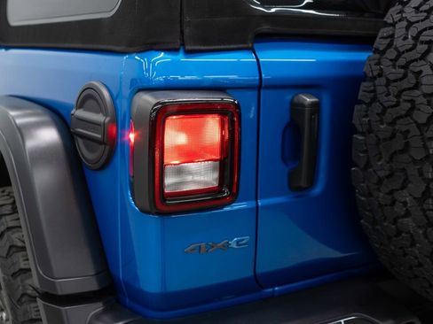 Used 2024 Jeep Wrangler Unlimited AWD/4WD image 41