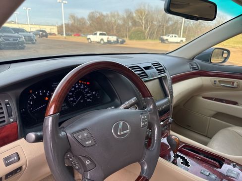 Used 2007 Lexus LS 460 image 16
