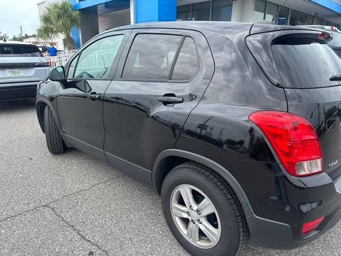 Used 2020 Chevrolet Trax LS w/ Tint and Cruise Package FWD image 5