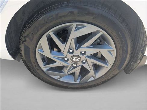 Used 2024 Hyundai Elantra Blue FWD image 20