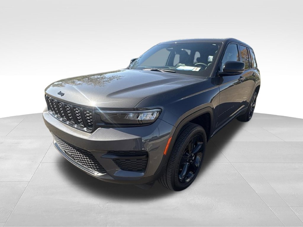 Certified 2024 Jeep Grand Cherokee Altitude AWD/4WD image 8