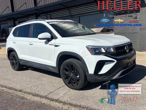 Used 2022 Volkswagen Taos SE image 1