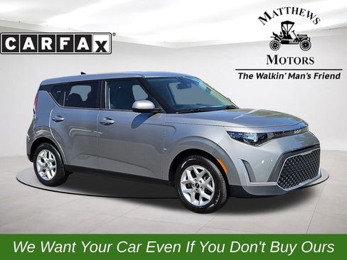 Used 2025 Kia Soul LX w/ LX Technology Package FWD image 1