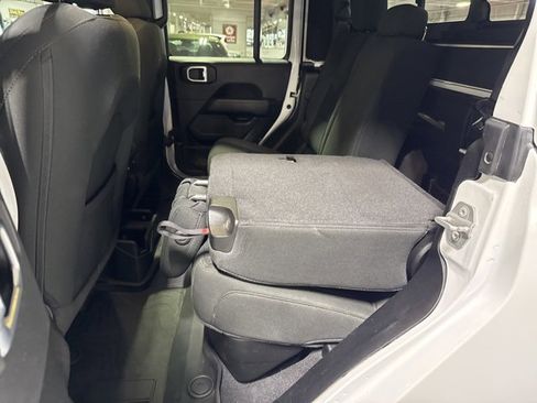 Used 2021 Jeep Gladiator Overland image 28